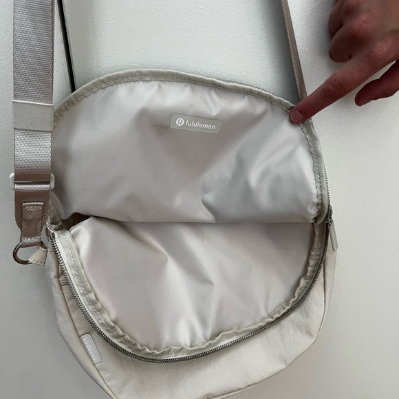 lululemon athletica Cream 2L Festival Crossbody Bag—New Without Tags - Picture 5 of 11